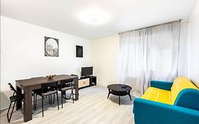 Jolie 2 Pieces A Aubervilliers
